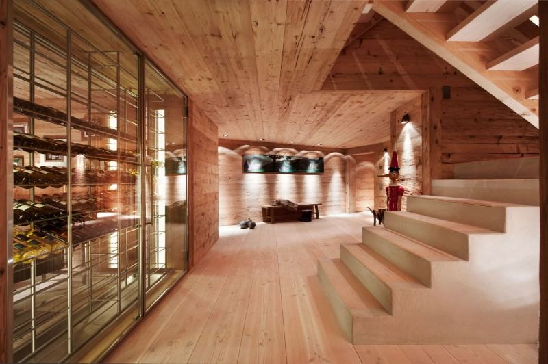 Интерьер дома из бруса в Швейцарии в фото
