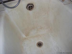Загрязнение акриловой ванны