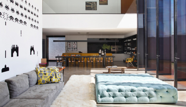 Дизайн ярких гостиных от Studio Guilherme Torres